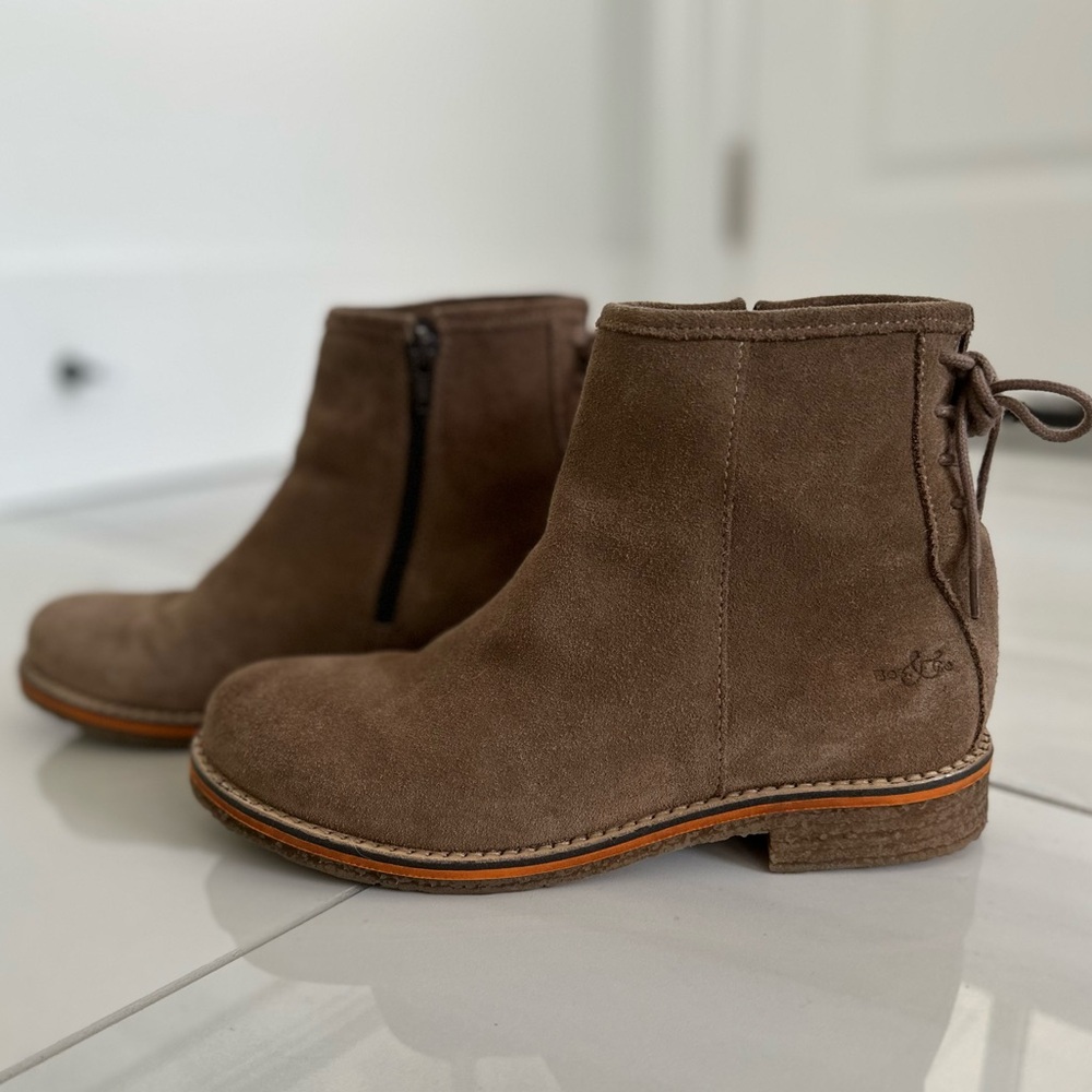 Too Cute! Bos & Co Brown Suede Ankle Lace Back Boots Size 37